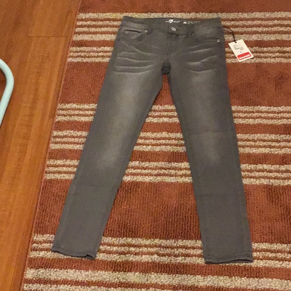These are very nice gray jeans with a design on back pockets size 8